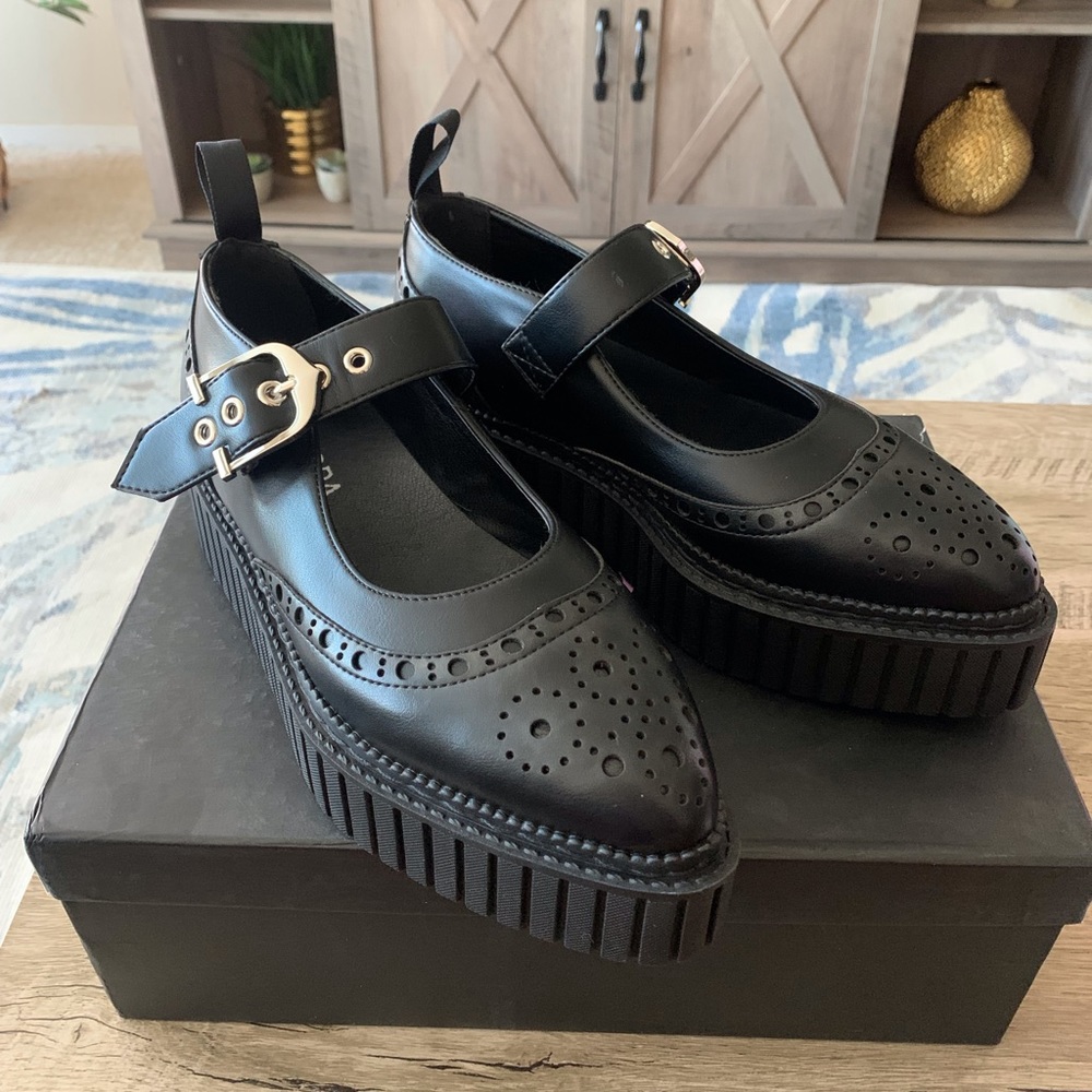BRAND NEW MARY JANE PLATFORMS